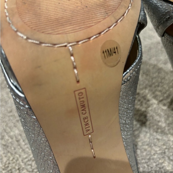 ALMOST NEW- WORN ONCE - Vince Camuto heels- STUNNING! - Picture 4 of 6